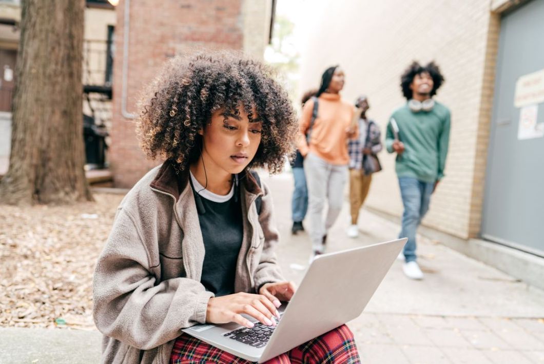 xr:d:DAE3JNw4a1M:21,j:929942497,t:22122418